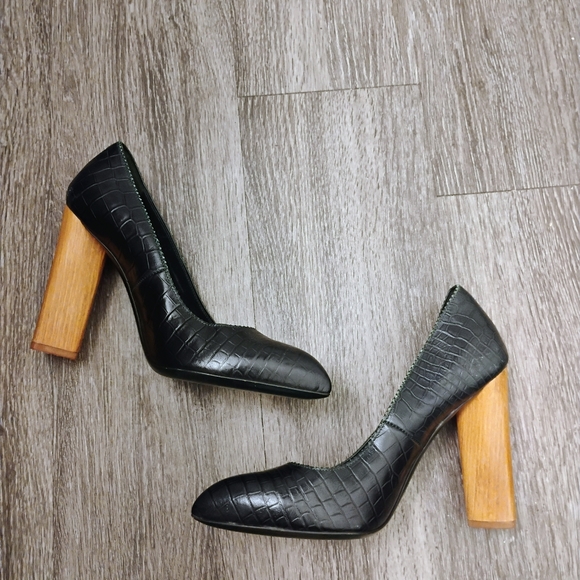 Yves Saint Laurent YSL Crocodile Texture Wood Block Heels Sz 38 - Picture 1 of 7